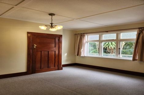 Photo of property in 64 Fairview Crescent, Kelburn, Wellington, 6012