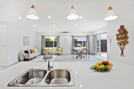 Photo of property in 108 Simpson Road, Henderson Valley, Auckland, 0614