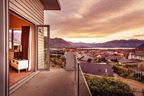 Photo of property in 12 Bovett Place, Wanaka, 9305