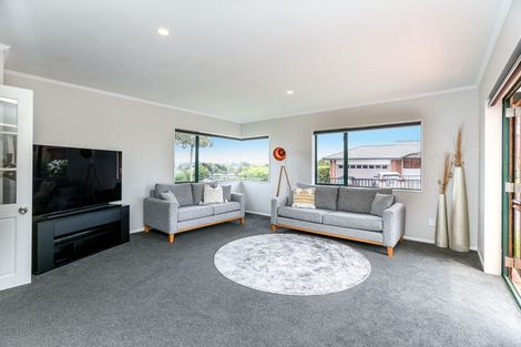 Photo of property in 9 Sandel Rise, Merrilands, New Plymouth, 4312