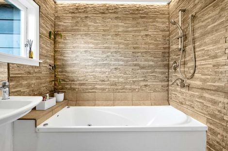 Photo of property in 1 Melia Place, Stanmore Bay, Whangaparaoa, 0932