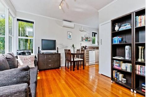 Photo of property in 2/37 Esmonde Road, Takapuna, Auckland, 0622