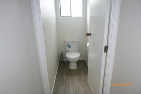 Photo of property in 8 St Catherine Crescent, West Harbour, Auckland, 0618