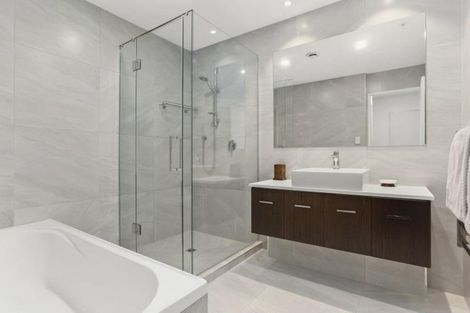 Photo of property in 3e/175 Hurstmere Road, Takapuna, Auckland, 0622