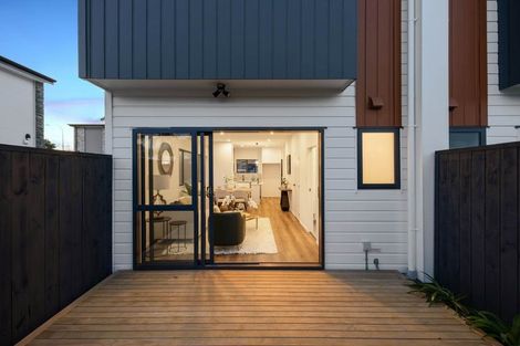 Photo of property in 2/81 Vodanovich Road, Te Atatu South, Auckland, 0610