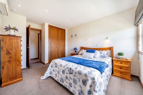 Photo of property in 62 Kiriwai Road, Paremata, Porirua, 5024