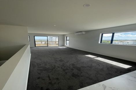 Photo of property in 4 Papauma Place, Papakura, 2110