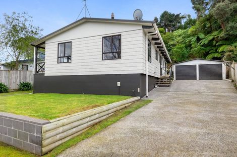Photo of property in 105 Poplar Grove, Whalers Gate, New Plymouth, 4310