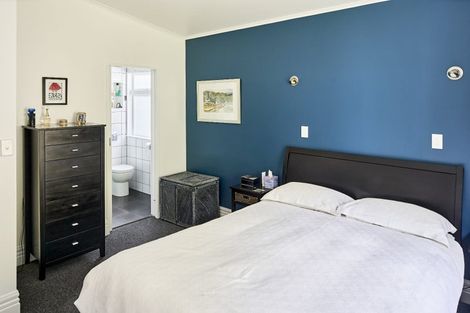 Photo of property in 31 Nikau Street, Eastbourne, Lower Hutt, 5013