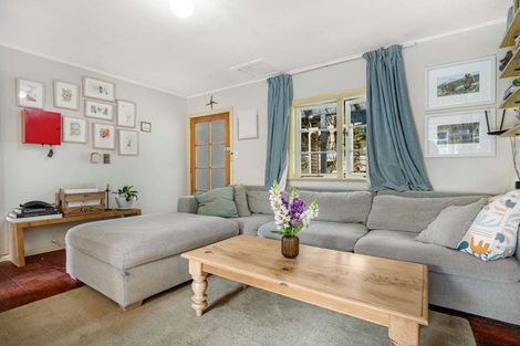 Photo of property in 43 Kauri Point Road, Laingholm, Auckland, 0604