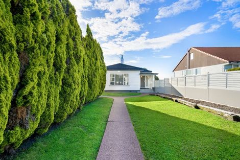 Photo of property in 10 Harbour View Road, Point Chevalier, Auckland, 1022