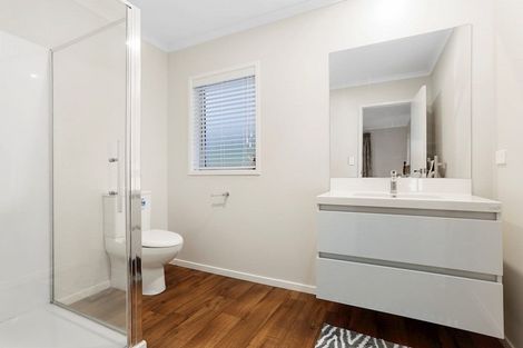 Photo of property in 38 Roberts Road, Matakatia, Whangaparaoa, 0930