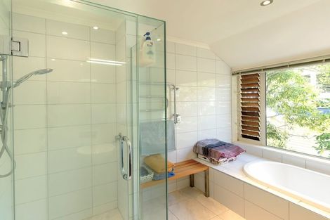 Photo of property in 40 Saint Andrews Square, Strowan, Christchurch, 8052