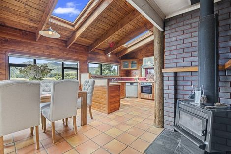 Photo of property in 12 Kaitake Place, Oakura, 4314