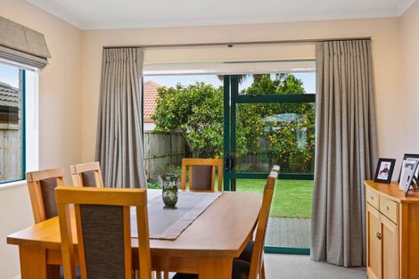 Photo of property in 8 Amesbury Rise, Henderson, Auckland, 0612