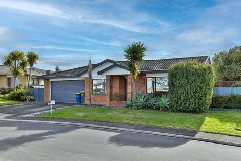 Photo of property in 13 Jeffery Reeve Crescent, Ranui, Auckland, 0612