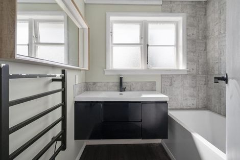 Photo of property in 3 Upham Terrace, Roslyn, Palmerston North, 4414