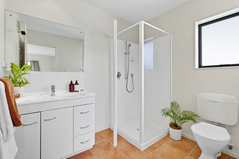 Photo of property in 52 Kath Hopper Drive, Orewa, 0931