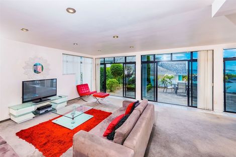 Photo of property in 2/38 Luckens Road, West Harbour, Auckland, 0618