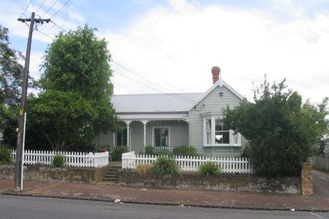 Photo of property in 2/16 Wairakei Street, Greenlane, Auckland, 1051