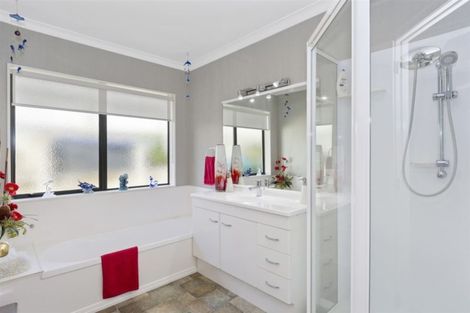 Photo of property in 60 Oteki Park Drive, Welcome Bay, Tauranga, 3112