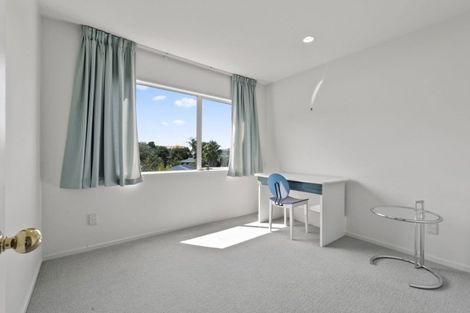 Photo of property in 2/17 Bevyn Street, Castor Bay, Auckland, 0620