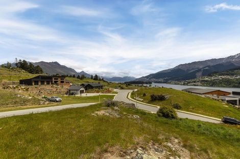 Photo of property in 1 Elk Place, Kelvin Heights, Queenstown, 9300