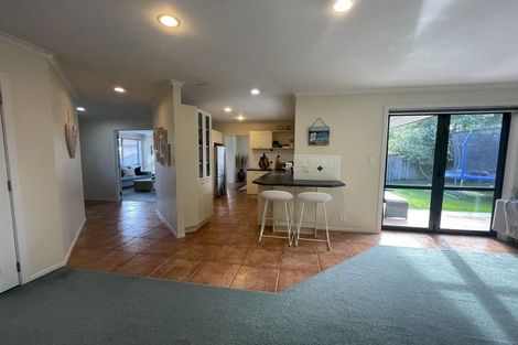 Photo of property in 102 Armoy Drive, East Tamaki, Auckland, 2016