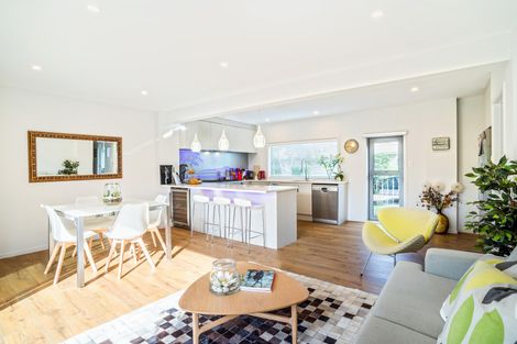 Photo of property in 2/101 Sylvan Avenue, Northcote, Auckland, 0627