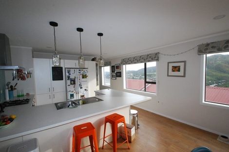 Photo of property in 2 Kapil Grove, Khandallah, Wellington, 6035