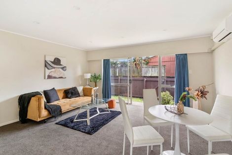 Photo of property in 2/94 Beaumonts Way, Manurewa, Auckland, 2102