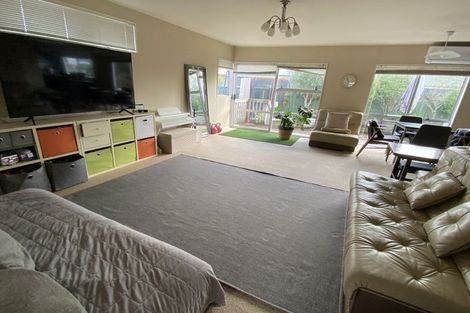 Photo of property in 1/46 Aviemore Drive, Highland Park, Auckland, 2010