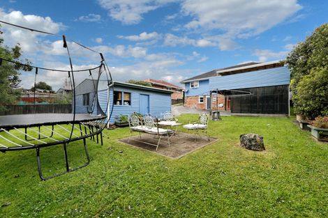 Photo of property in 97 Godley Road, Green Bay, Auckland, 0604