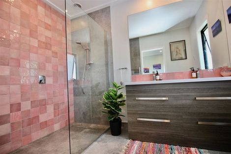 Photo of property in 70 Leeward Drive, Whitianga, 3510