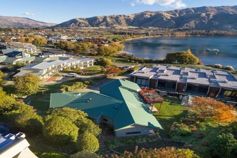 Photo of property in 35 Lakeside Road, Wanaka, 9305
