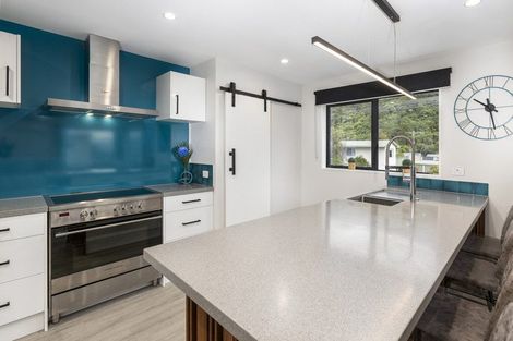 Photo of property in 15 Beach Road, Waikawa, Picton, 7220