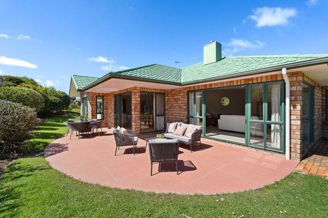 Photo of property in 52 Kath Hopper Drive, Orewa, 0931