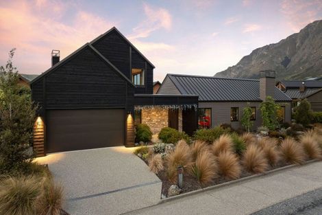 Photo of property in 8 Pendeen Crescent, Jacks Point, Queenstown, 9371