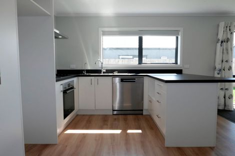 Photo of property in 8 Rotoiti Place, Paraparaumu, 5032