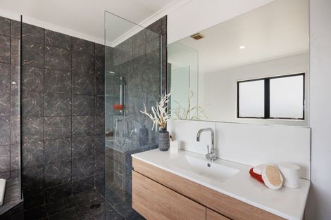 Photo of property in 69 Royal Oak Drive, Kelvin Grove, Palmerston North, 4414