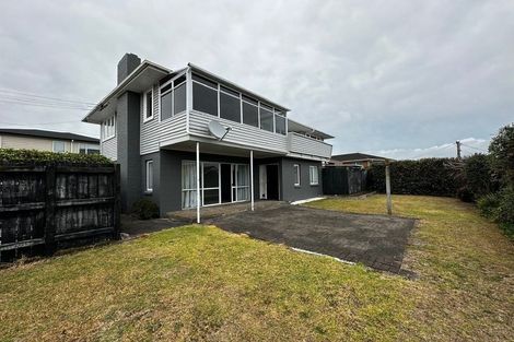 Photo of property in 100 Flanshaw Road, Te Atatu South, Auckland, 0610