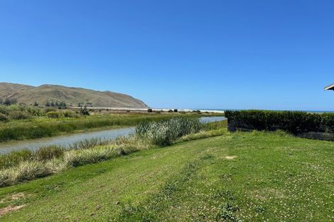 Photo of property in 21 Shoal Beach Road, Aramoana, Omakere, 4271