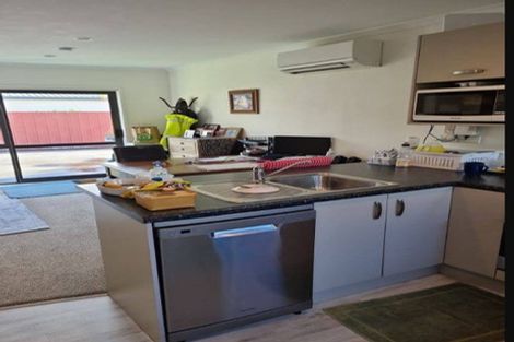 Photo of property in 20 Durham Street, Te Atatu Peninsula, Auckland, 0610