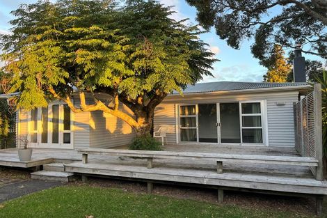 Photo of property in 99 Gloria Avenue, Te Atatu Peninsula, Auckland, 0610