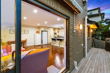 Photo of property in 3 Bintulu Place, Fairview Heights, Auckland, 0632