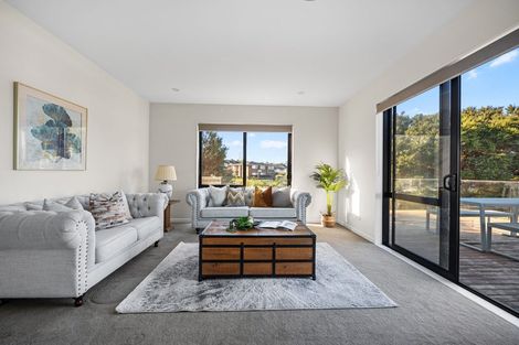 Photo of property in 14 Rathmullen Place, Pinehill, Auckland, 0632