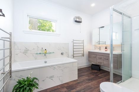 Photo of property in 47 Bryndwr Road, Fendalton, Christchurch, 8052