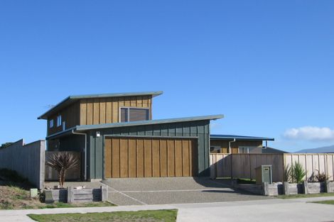 Photo of property in 30 Pharazyn Avenue, Waikanae Beach, Waikanae, 5036
