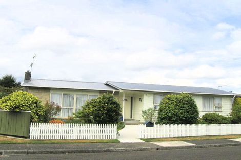 Photo of property in 1 Parera Grove, Heretaunga, Upper Hutt, 5018