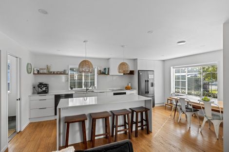 Photo of property in 40 Walton Street, Red Beach, 0932